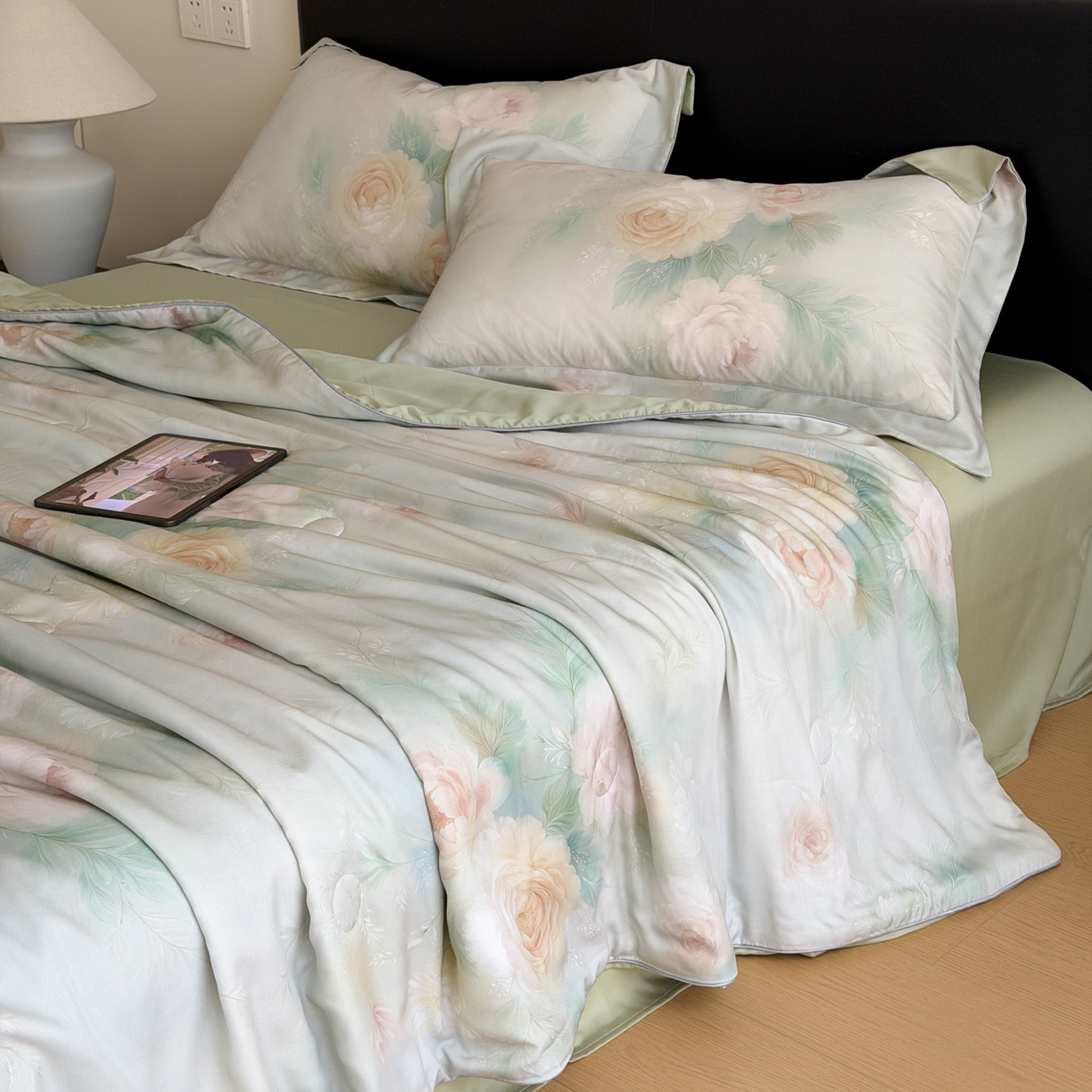 91家纺网 家纺一手货源 找家纺 优彩 2026春夏新款50天丝夏被莱赛尔纤维夏被四件套天丝夏被单夏被单床笠单床单（控价单夏被不低于150） 轻岚