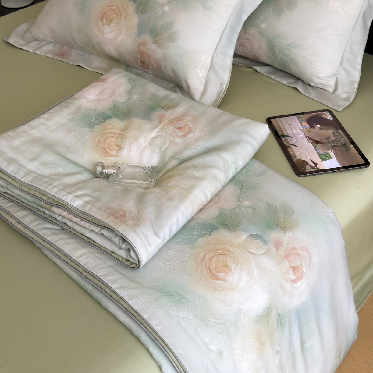 91家纺网 家纺一手货源 找家纺 优彩 2026春夏新款50天丝夏被莱赛尔纤维夏被四件套天丝夏被单夏被单床笠单床单（控价单夏被不低于150） 轻岚