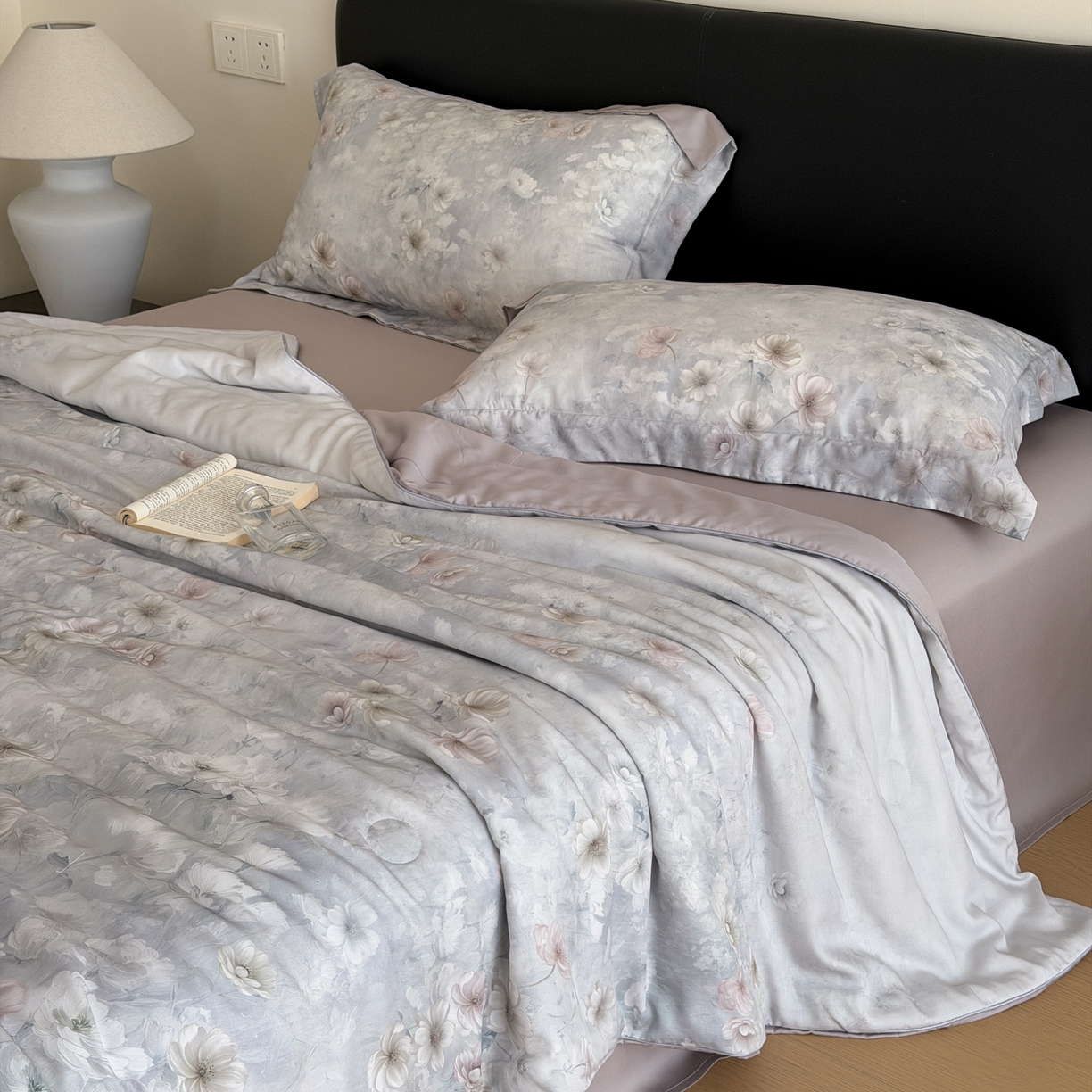 91家纺网 家纺一手货源 找家纺 优彩 2026春夏新款50天丝夏被莱赛尔纤维夏被四件套天丝夏被单夏被单床笠单床单（控价单夏被不低于150） 云半-蓝灰