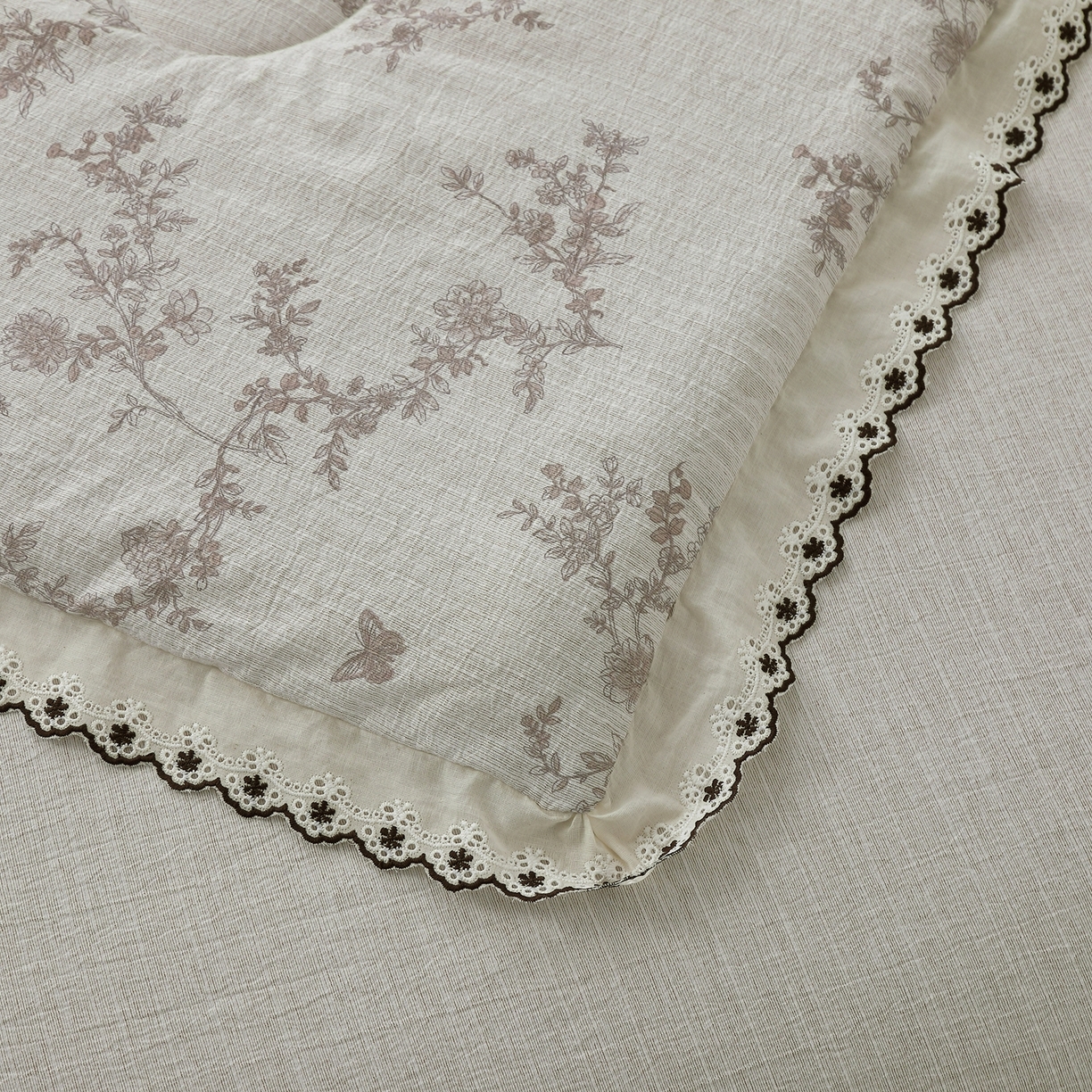 91家纺网 家纺一手货源 找家纺 恋之语 2026新款爆款花边色织水洗棉夏被夏凉被空调被四件套 灰枝疏影