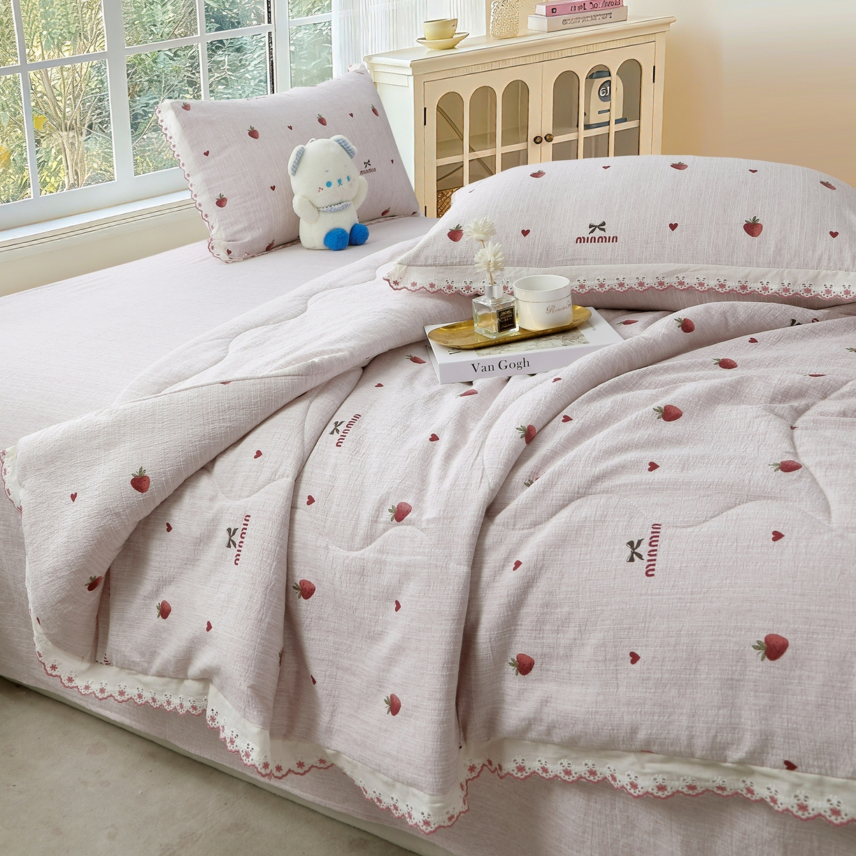 91家纺网 家纺一手货源 找家纺 恋之语 2026新款爆款花边色织水洗棉夏被夏凉被空调被四件套 草莓甜酒