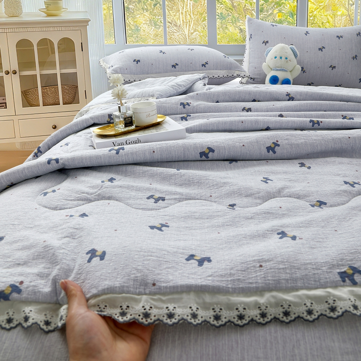 91家纺网 家纺一手货源 找家纺 恋之语 2026新款爆款花边色织水洗棉夏被夏凉被空调被四件套 浅蓝旺旺