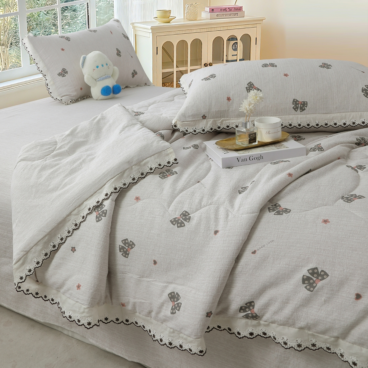 91家纺网 家纺一手货源 找家纺 恋之语 2026新款爆款花边色织水洗棉夏被夏凉被空调被四件套 墨蝶轻舞