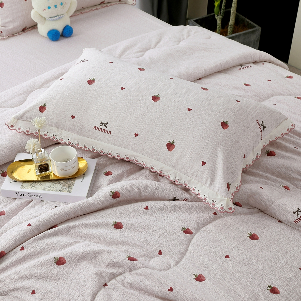 91家纺网 家纺一手货源 找家纺 恋之语 2026新款爆款花边色织水洗棉夏被夏凉被空调被四件套 草莓甜酒