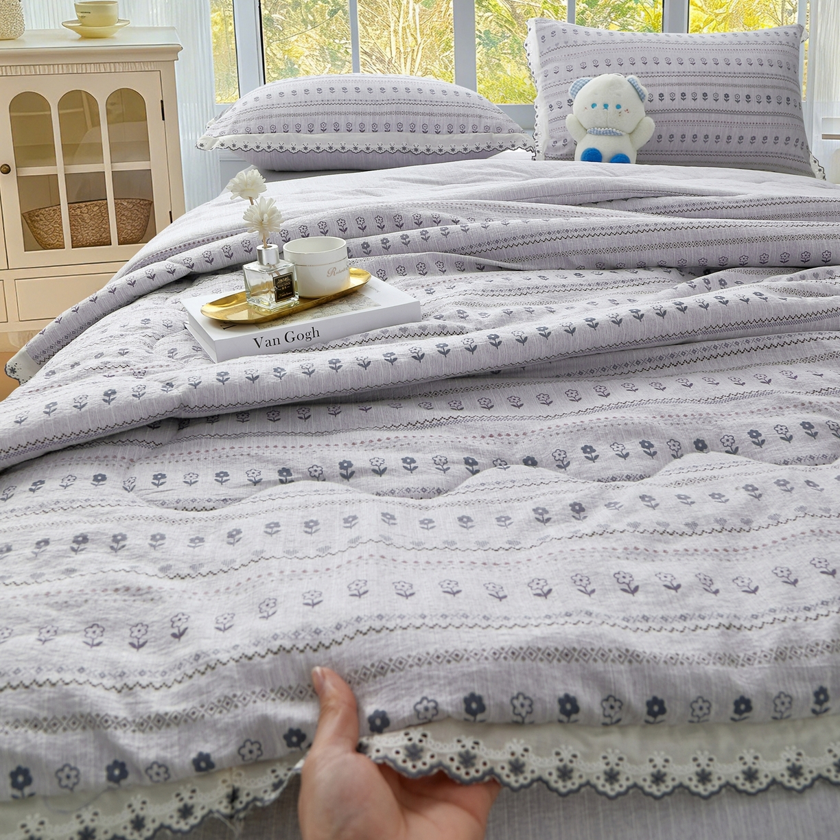 91家纺网 家纺一手货源 找家纺 恋之语 2026新款爆款花边色织水洗棉夏被夏凉被空调被四件套 灰调条纹