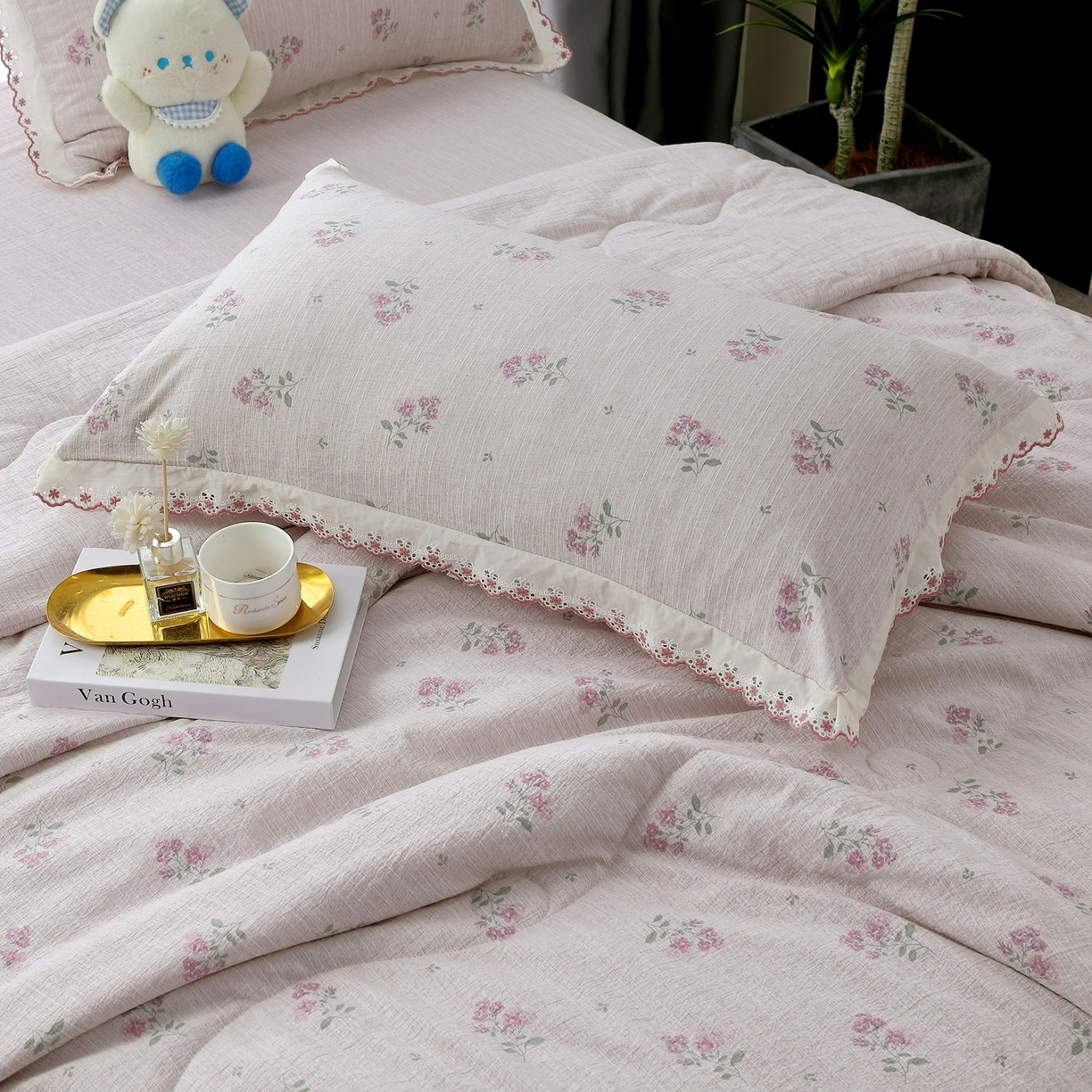 91家纺网 家纺一手货源 找家纺 恋之语 2026新款爆款花边色织水洗棉夏被夏凉被空调被四件套 粉雾小花