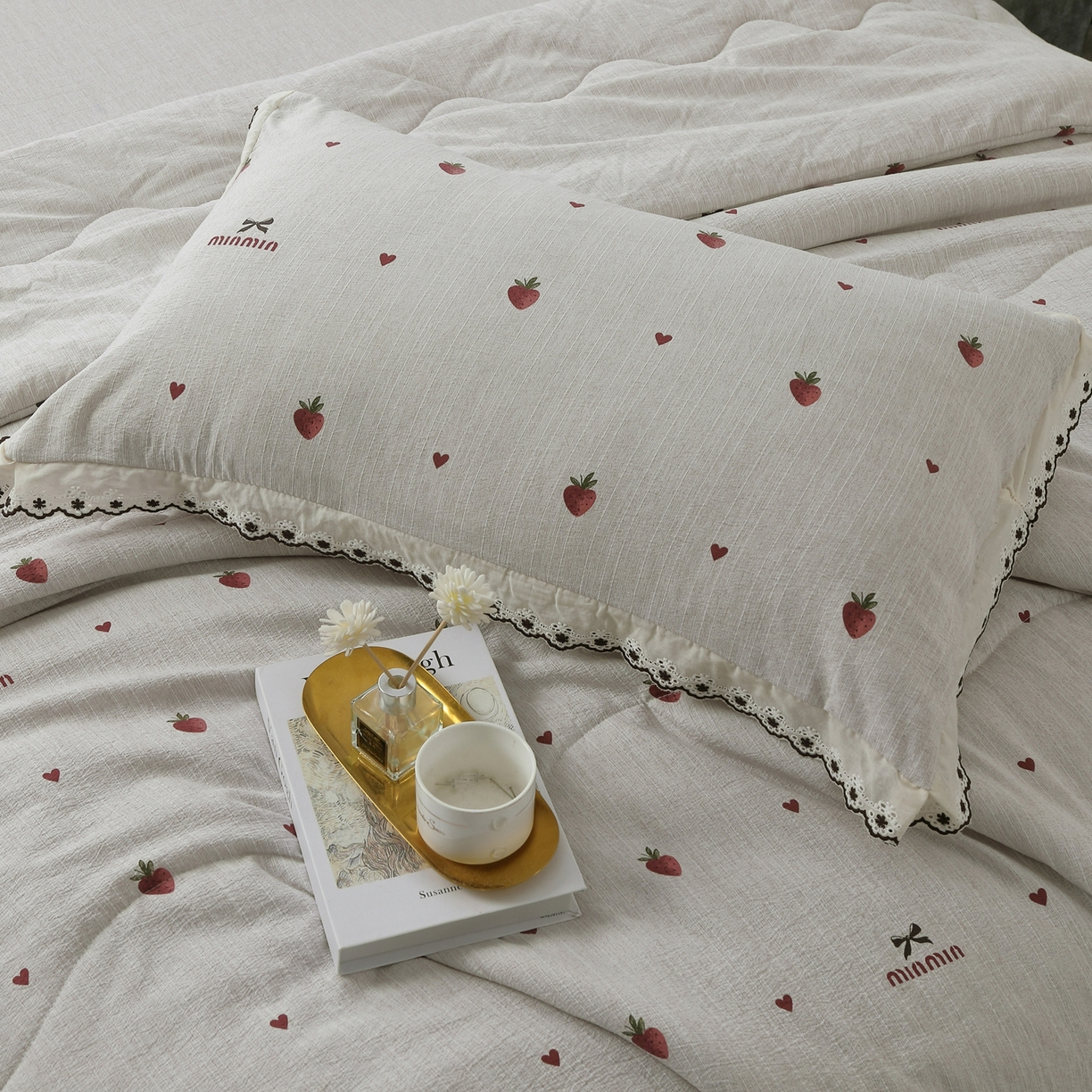 91家纺网 家纺一手货源 找家纺 恋之语 2026新款爆款花边色织水洗棉夏被夏凉被空调被四件套 草莓