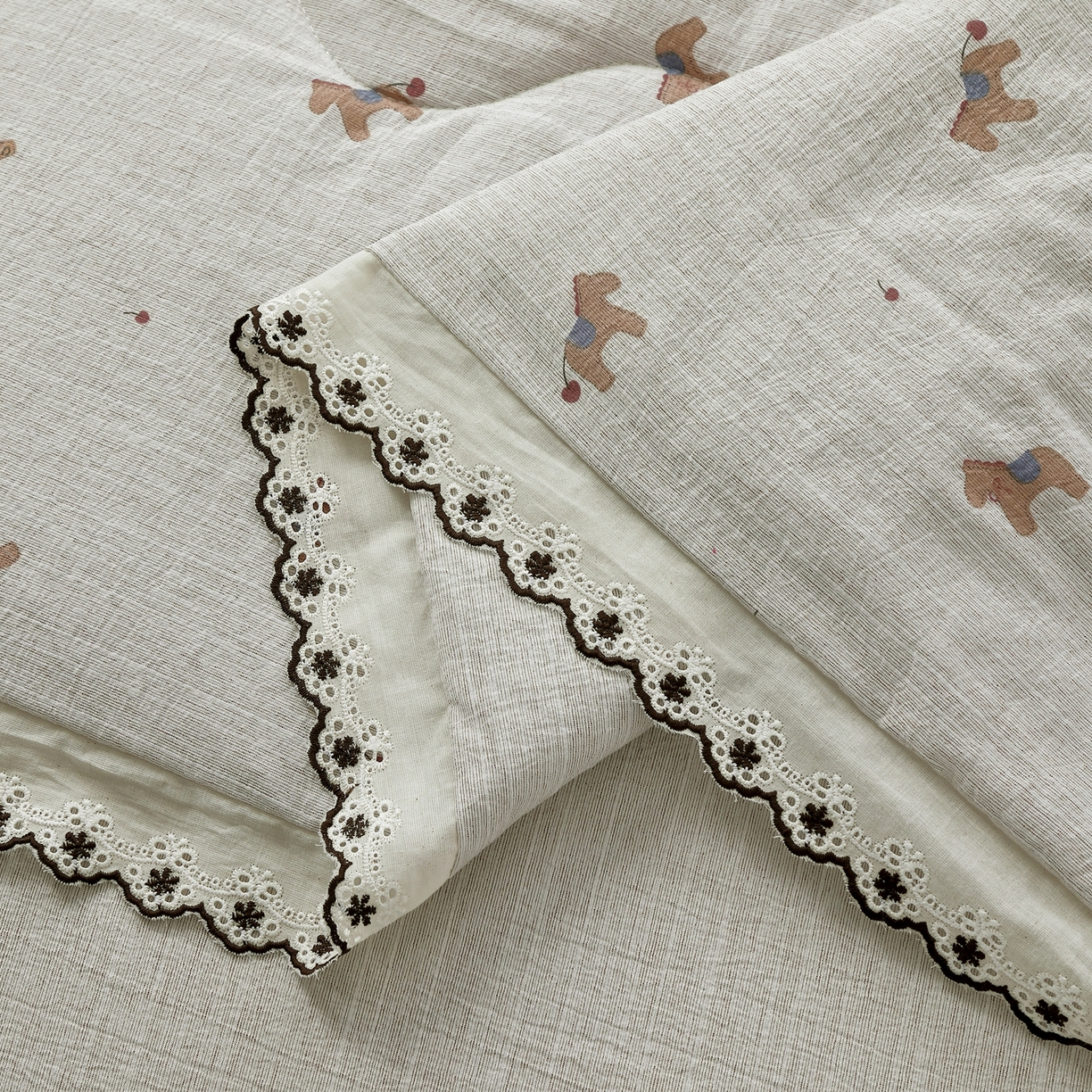 91家纺网 家纺一手货源 找家纺 恋之语 2026新款爆款花边色织水洗棉夏被夏凉被空调被四件套 浅棕汪汪