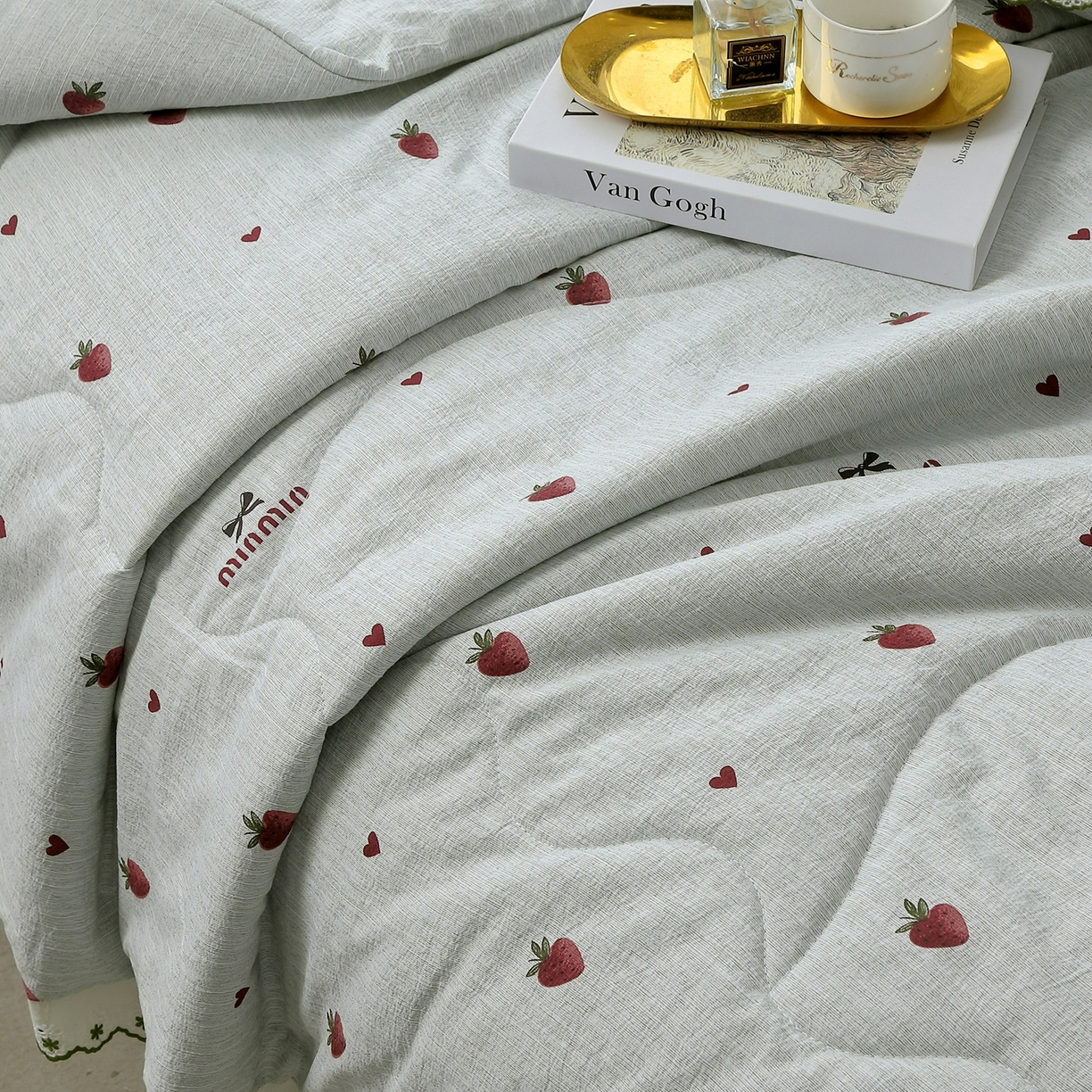 91家纺网 家纺一手货源 找家纺 恋之语 2026新款爆款花边色织水洗棉夏被夏凉被空调被四件套 草莓气泡