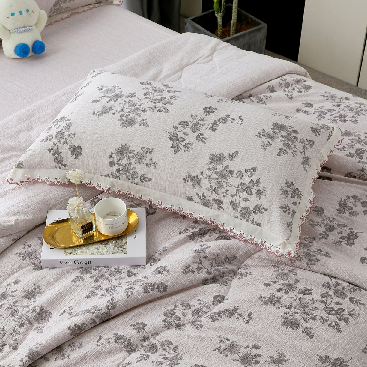 91家纺网 家纺一手货源 找家纺 恋之语 2026新款爆款花边色织水洗棉夏被夏凉被空调被四件套 灰枝漫舞