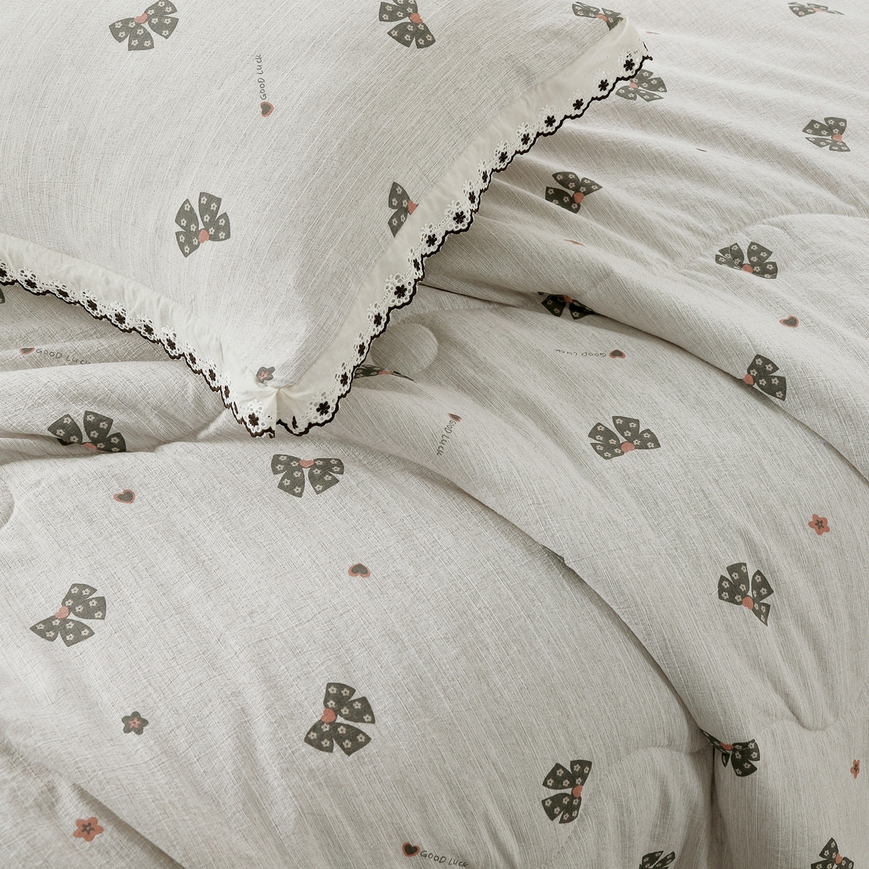 91家纺网 家纺一手货源 找家纺 恋之语 2026新款爆款花边色织水洗棉夏被夏凉被空调被四件套 墨蝶轻舞