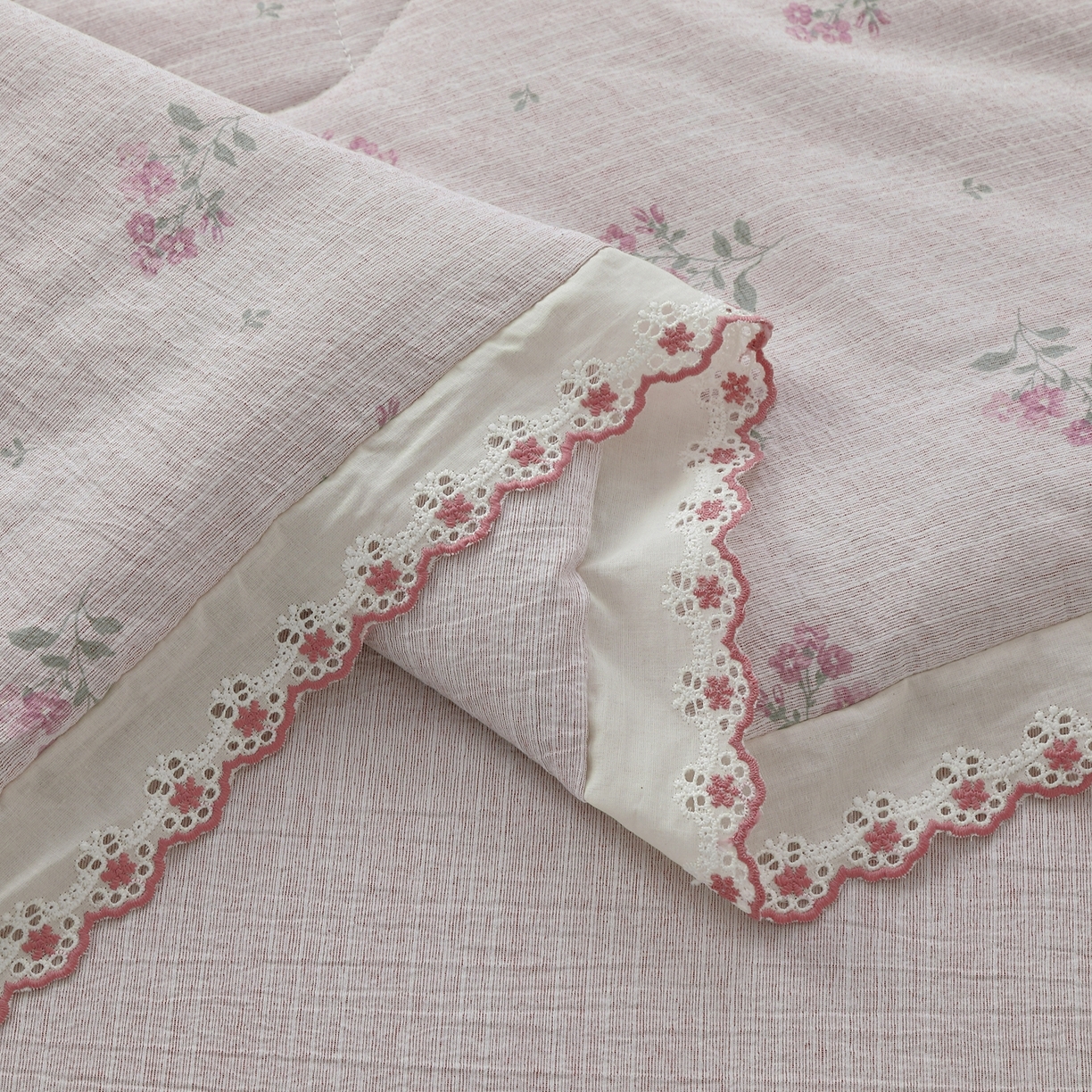 91家纺网 家纺一手货源 找家纺 恋之语 2026新款爆款花边色织水洗棉夏被夏凉被空调被四件套 粉雾小花