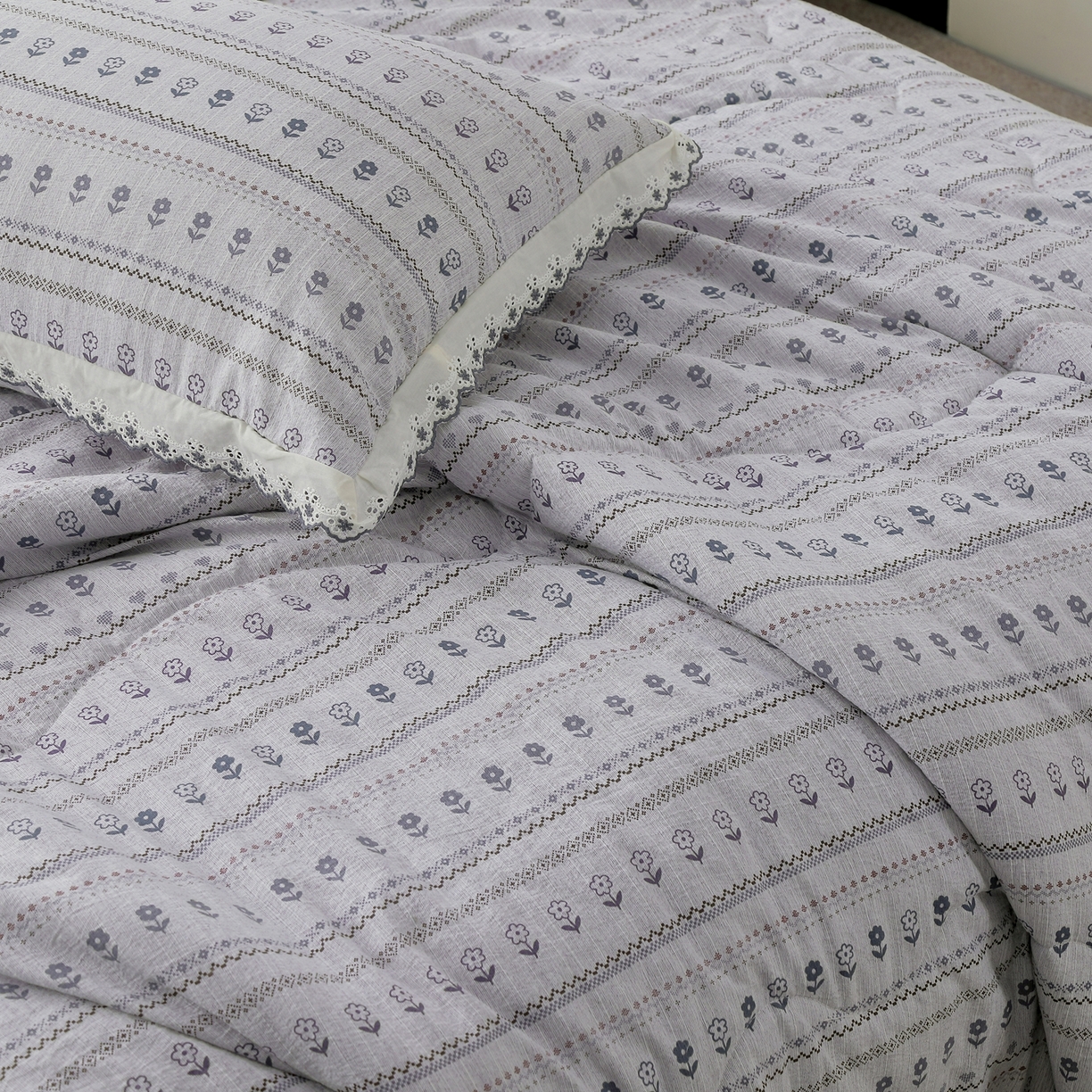 91家纺网 家纺一手货源 找家纺 恋之语 2026新款爆款花边色织水洗棉夏被夏凉被空调被四件套 灰调条纹