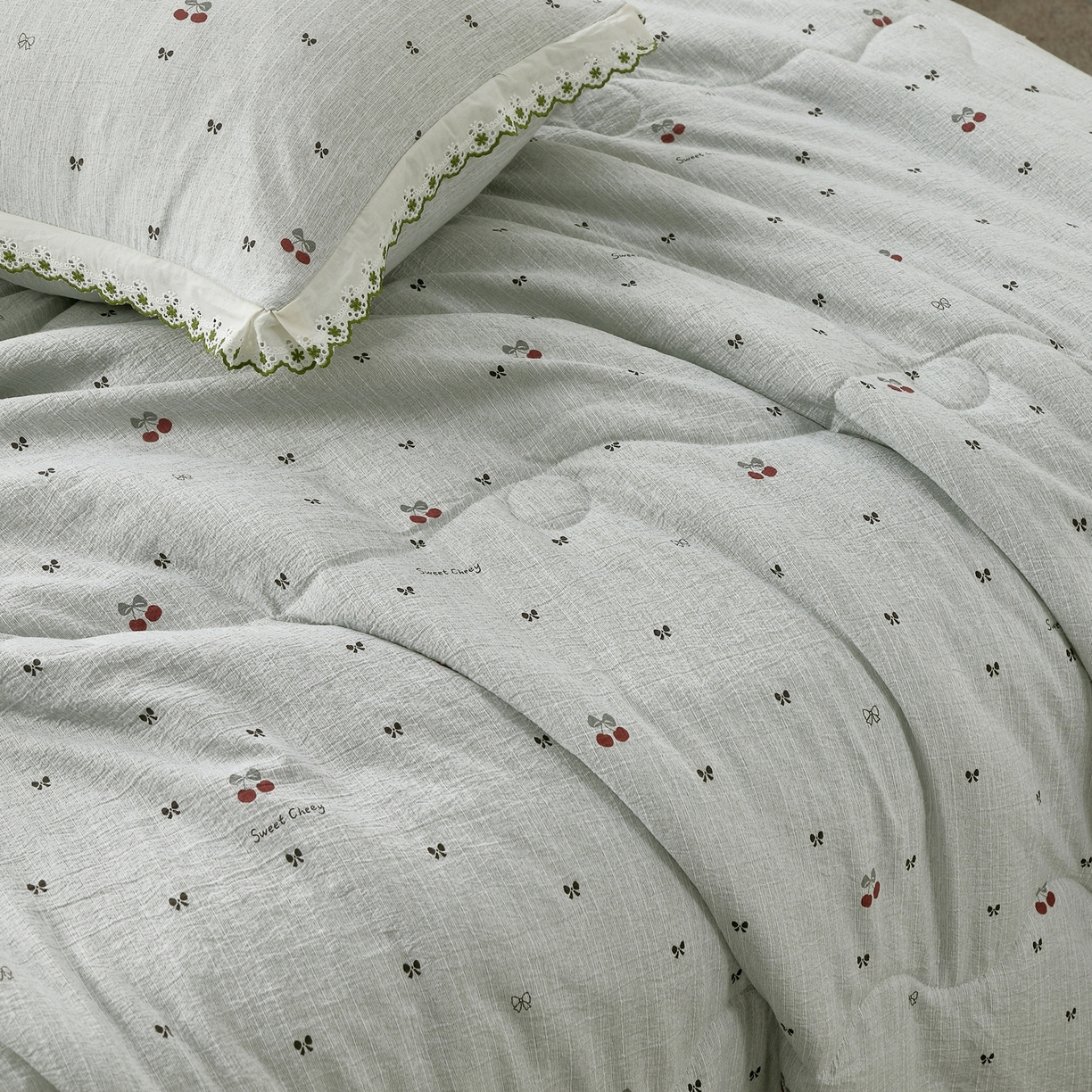 91家纺网 家纺一手货源 找家纺 恋之语 2026新款爆款花边色织水洗棉夏被夏凉被空调被四件套 樱桃-蓝