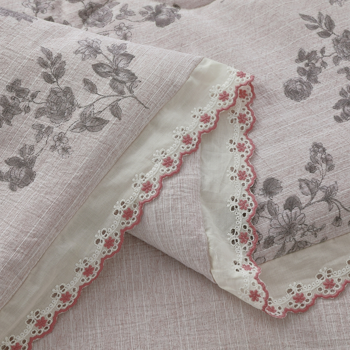 91家纺网 家纺一手货源 找家纺 恋之语 2026新款爆款花边色织水洗棉夏被夏凉被空调被四件套 灰枝漫舞