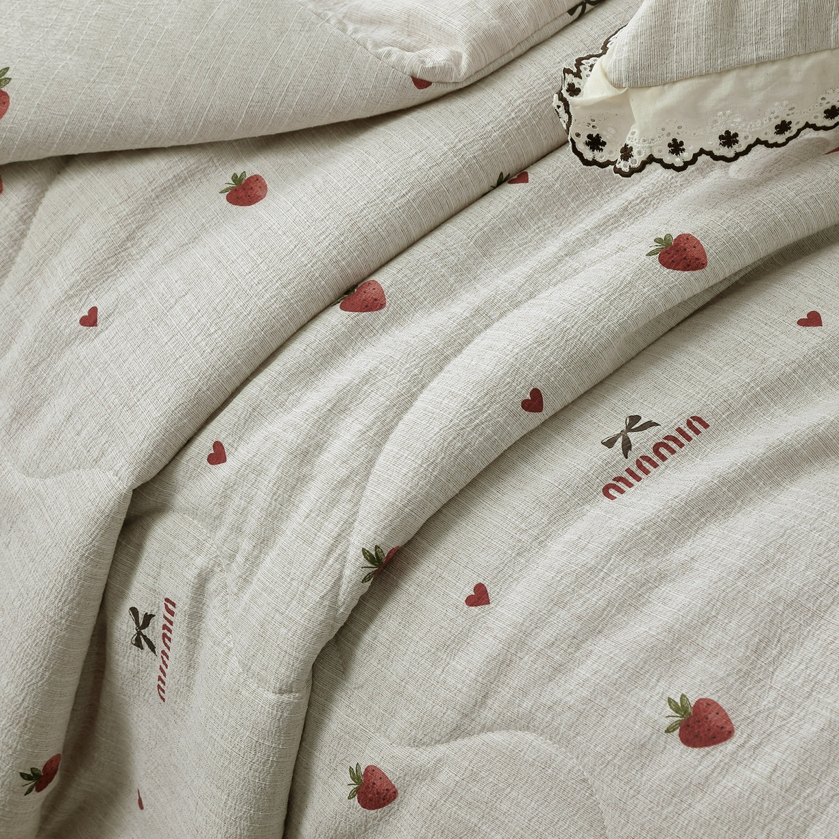 91家纺网 家纺一手货源 找家纺 恋之语 2026新款爆款花边色织水洗棉夏被夏凉被空调被四件套 草莓