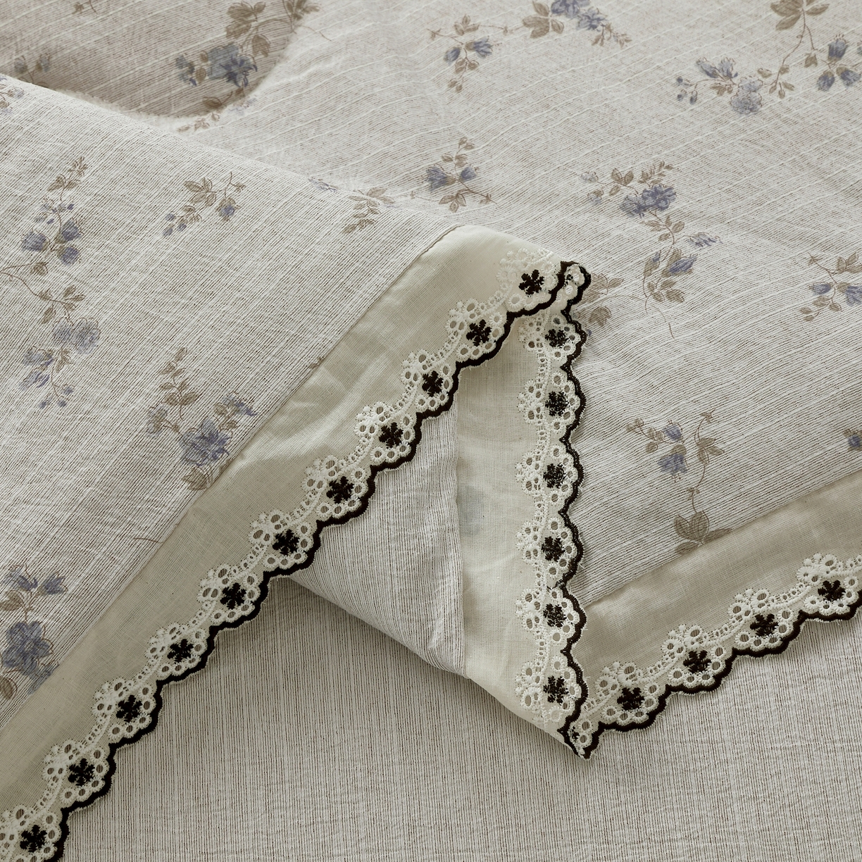 91家纺网 家纺一手货源 找家纺 恋之语 2026新款爆款花边色织水洗棉夏被夏凉被空调被四件套 紫雾繁花