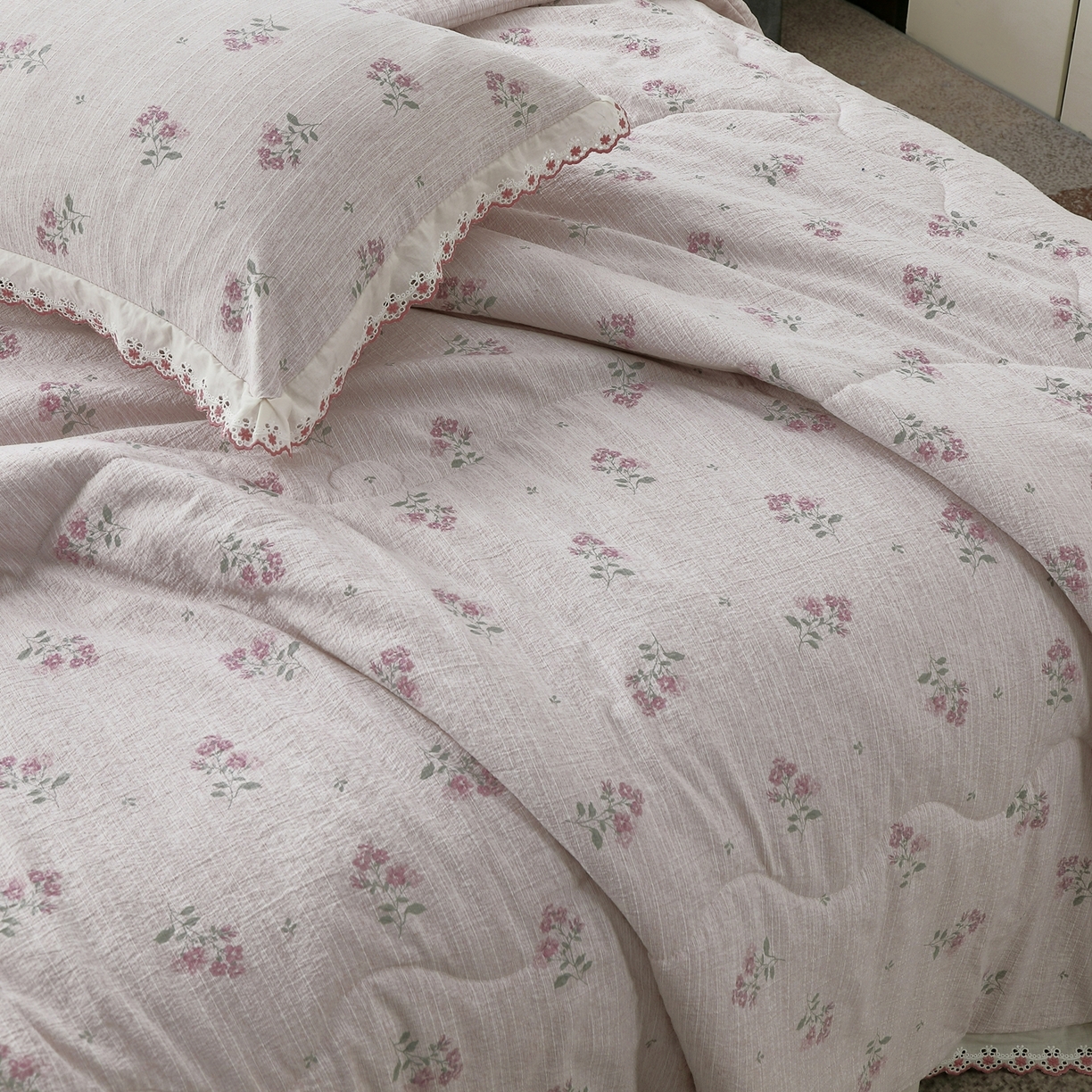 91家纺网 家纺一手货源 找家纺 恋之语 2026新款爆款花边色织水洗棉夏被夏凉被空调被四件套 粉雾小花