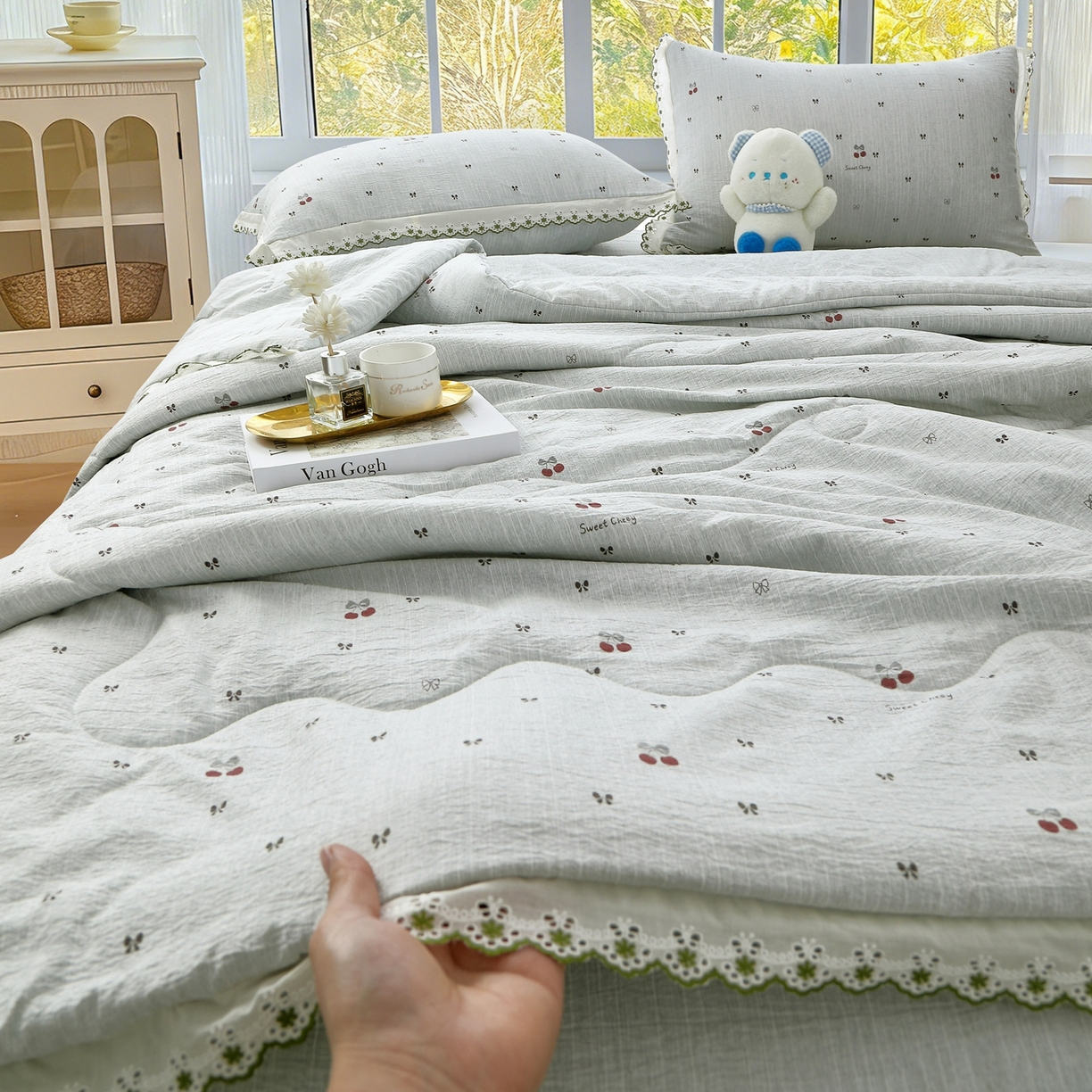 91家纺网 家纺一手货源 找家纺 恋之语 2026新款爆款花边色织水洗棉夏被夏凉被空调被四件套 樱桃-蓝