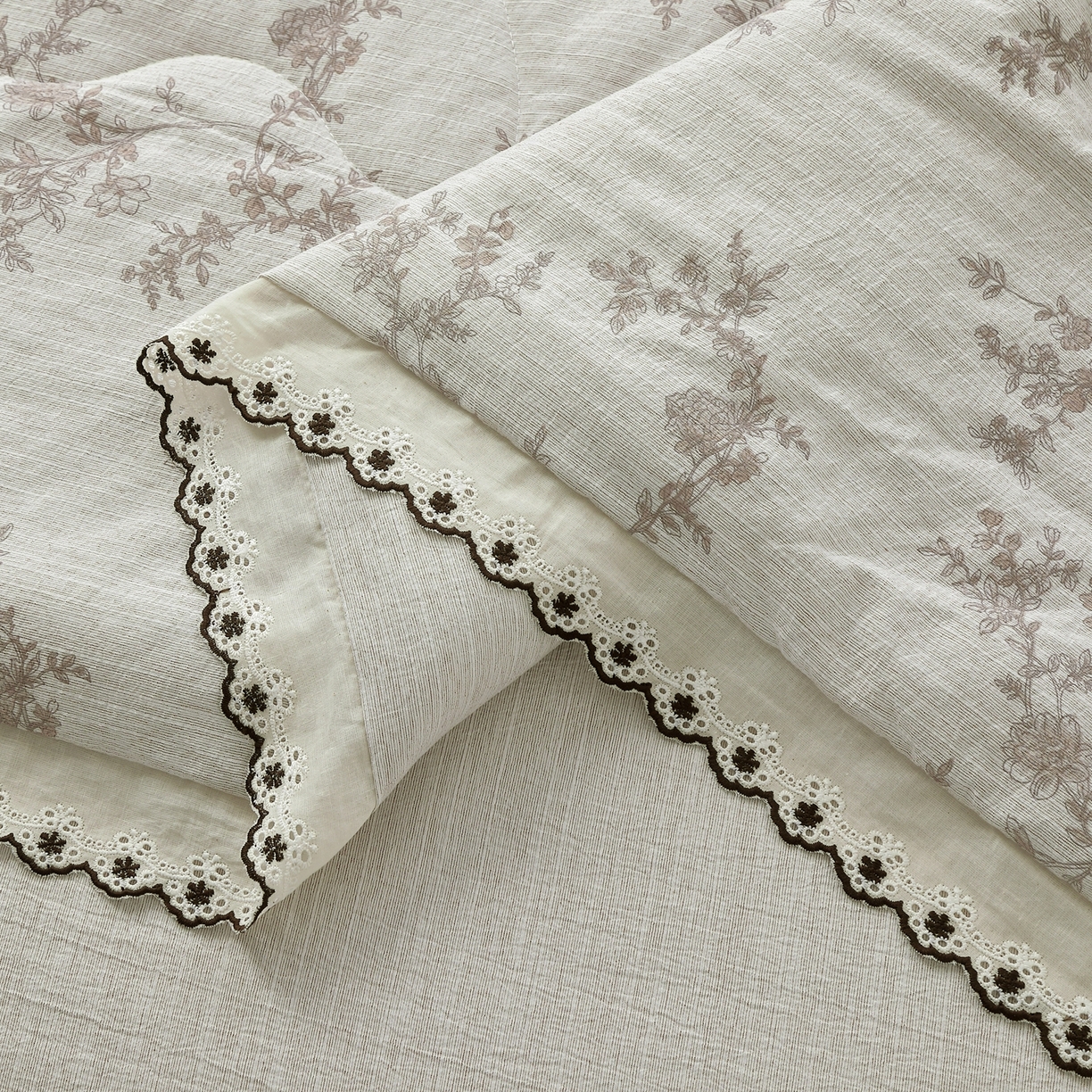 91家纺网 家纺一手货源 找家纺 恋之语 2026新款爆款花边色织水洗棉夏被夏凉被空调被四件套 灰枝疏影