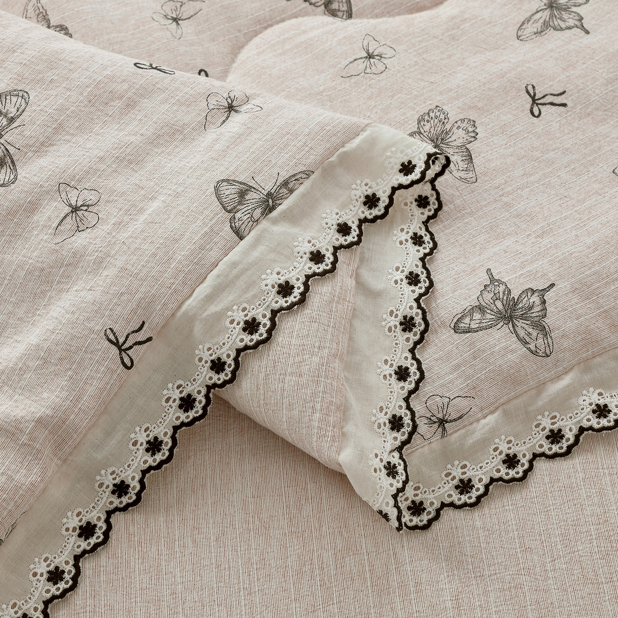 91家纺网 家纺一手货源 找家纺 恋之语 2026新款爆款花边色织水洗棉夏被夏凉被空调被四件套 浅棕蝶舞