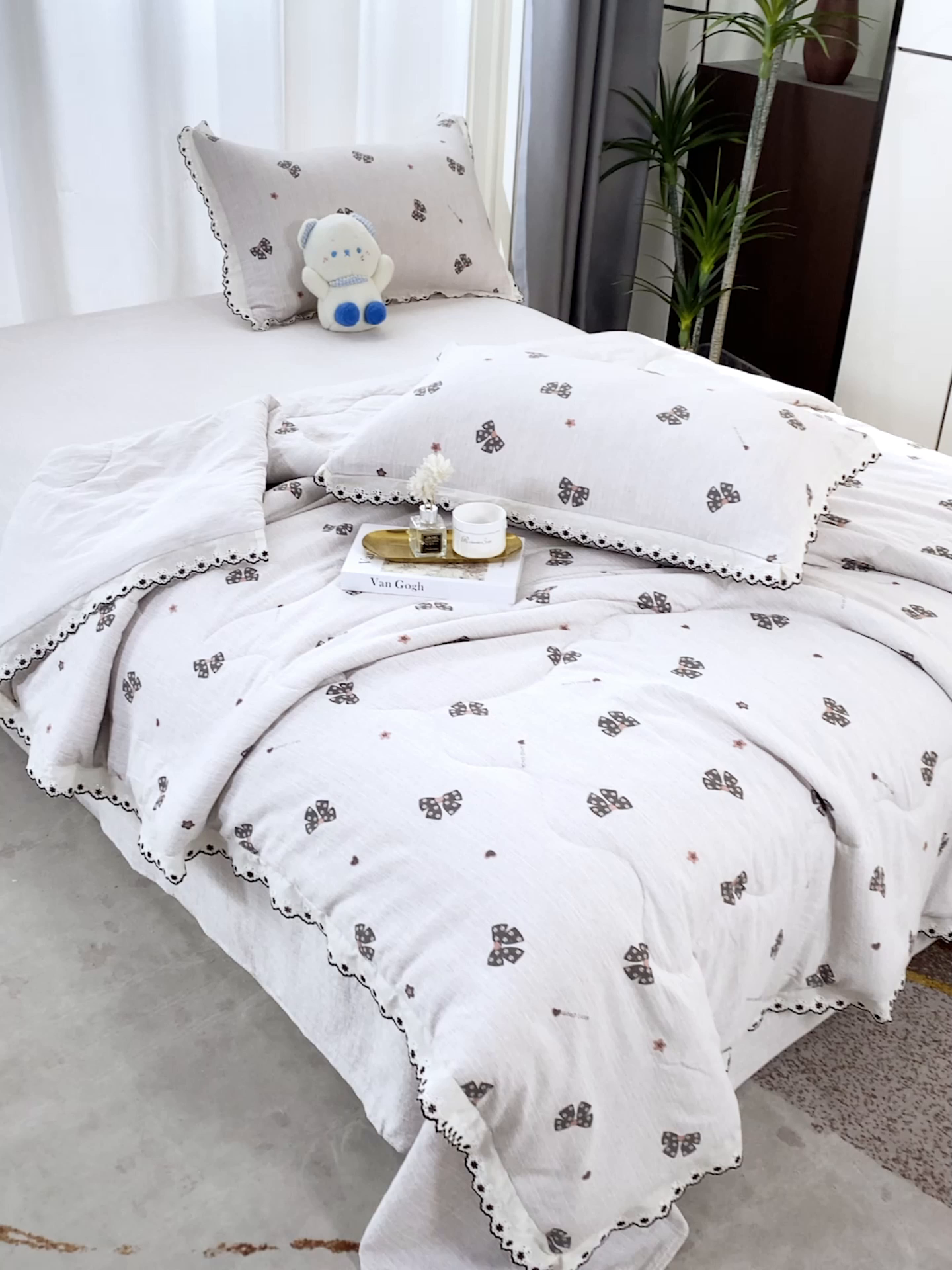 91家纺网 家纺一手货源 找家纺 恋之语 2026新款爆款花边色织水洗棉夏被夏凉被空调被四件套 墨蝶轻舞