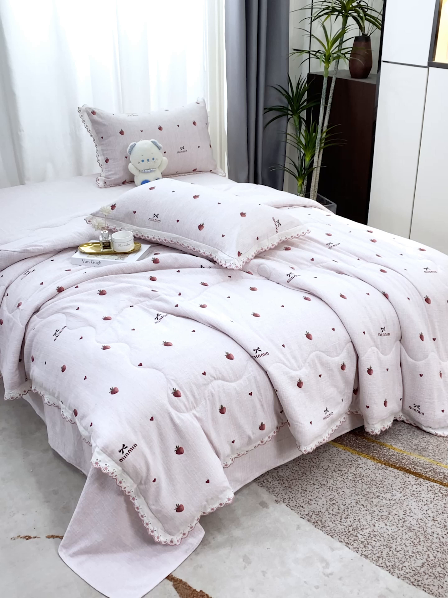 91家纺网 家纺一手货源 找家纺 恋之语 2026新款爆款花边色织水洗棉夏被夏凉被空调被四件套 草莓甜酒