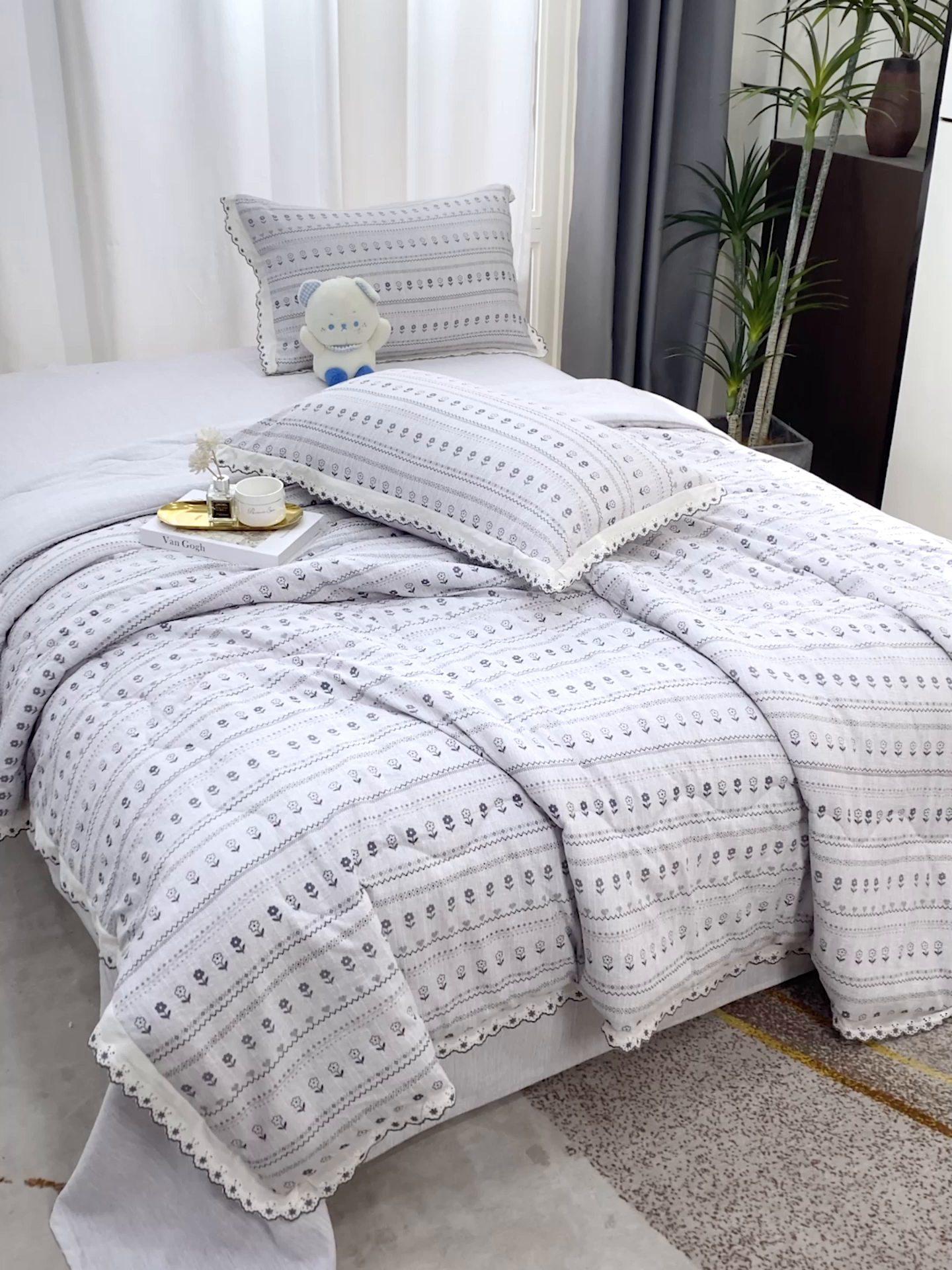 91家纺网 家纺一手货源 找家纺 恋之语 2026新款爆款花边色织水洗棉夏被夏凉被空调被四件套 灰调条纹