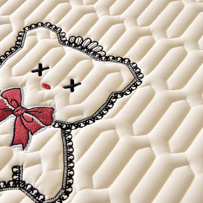 91家纺网 家纺一手货源 找家纺 炫拼家纺 2026新款coco熊床裙款乳胶凉席 coco熊-玉石白