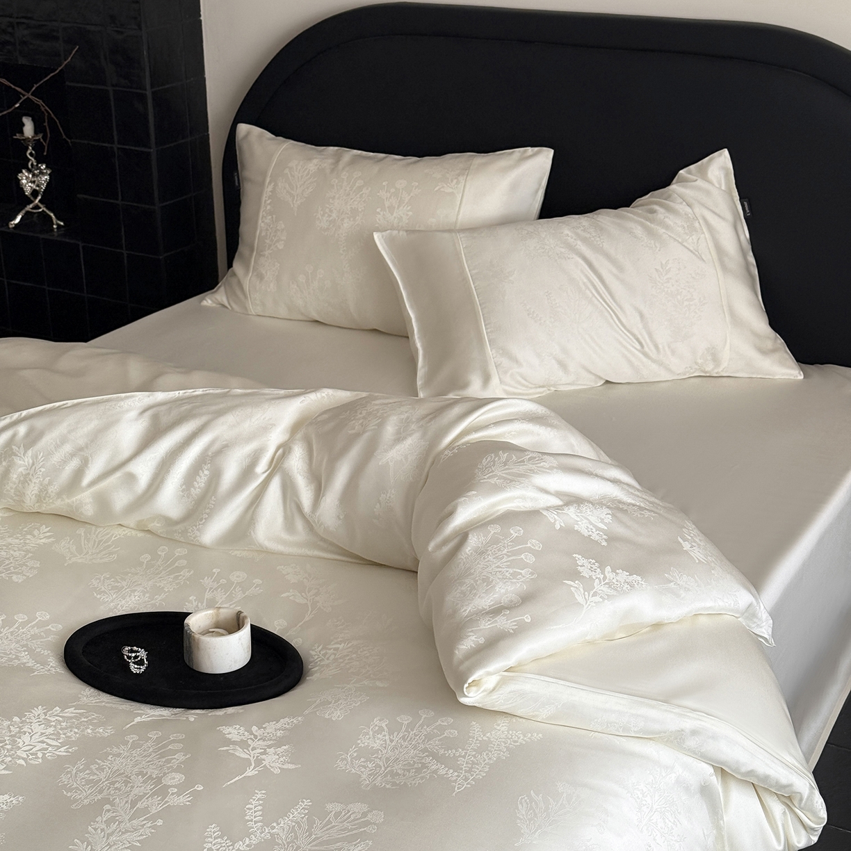 91家纺网 家纺一手货源 找家纺 （总）鹿班家居 2026新款60S兰精天丝提花系列四件套-夜雨蔷薇（标准会员-20元）