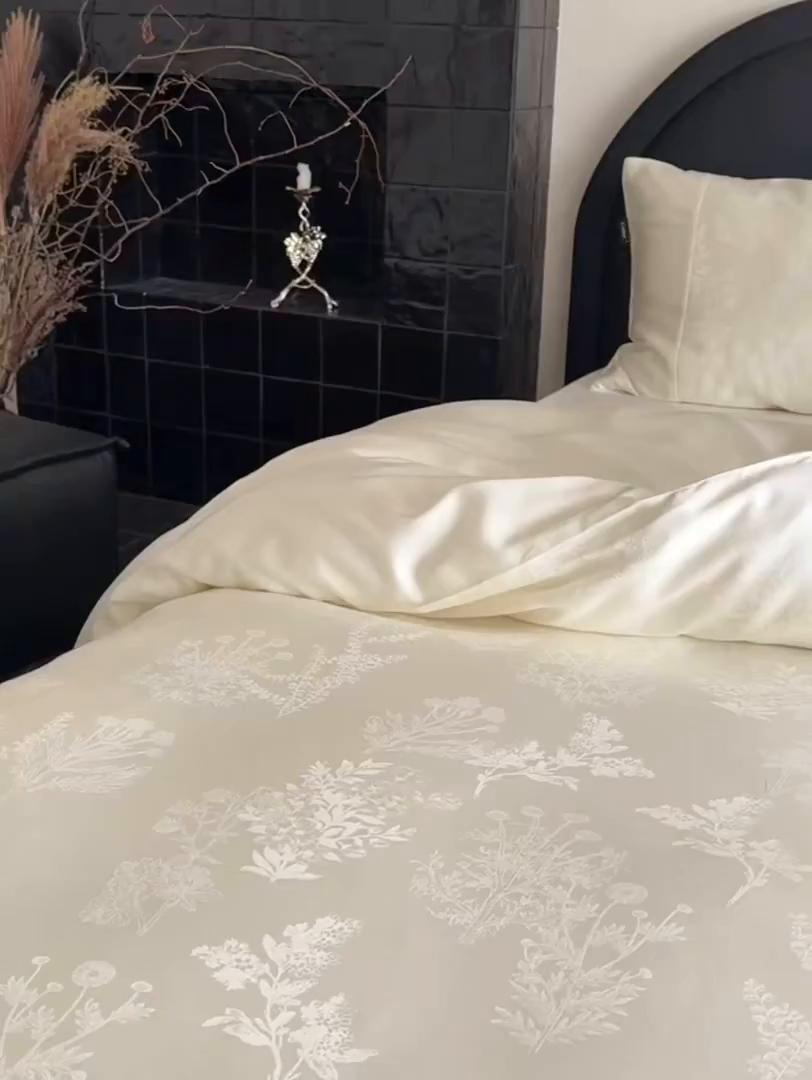 91家纺网 家纺一手货源 找家纺 （总）鹿班家居 2026新款60S兰精天丝提花系列四件套-夜雨蔷薇（标准会员-20元）