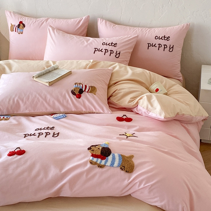 91家纺网 家纺一手货源 找家纺 拼社家纺 2026新款A类母婴级全棉纯棉水洗棉四件套毛巾绣纯棉四件套床上用品提供买家秀 萌宠派对-桃粉