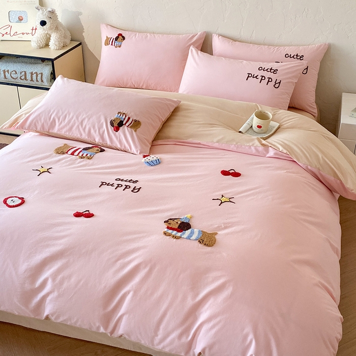 91家纺网 家纺一手货源 找家纺 拼社家纺 2026新款A类母婴级全棉纯棉水洗棉四件套毛巾绣纯棉四件套床上用品提供买家秀 萌宠派对-桃粉