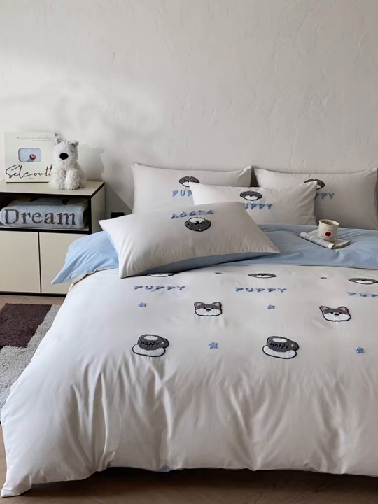 91家纺网 家纺一手货源 找家纺 拼社家纺 2026新款A类母婴级全棉纯棉水洗棉四件套毛巾绣纯棉四件套床上用品提供买家秀 甜心小狗-奶昔白蓝