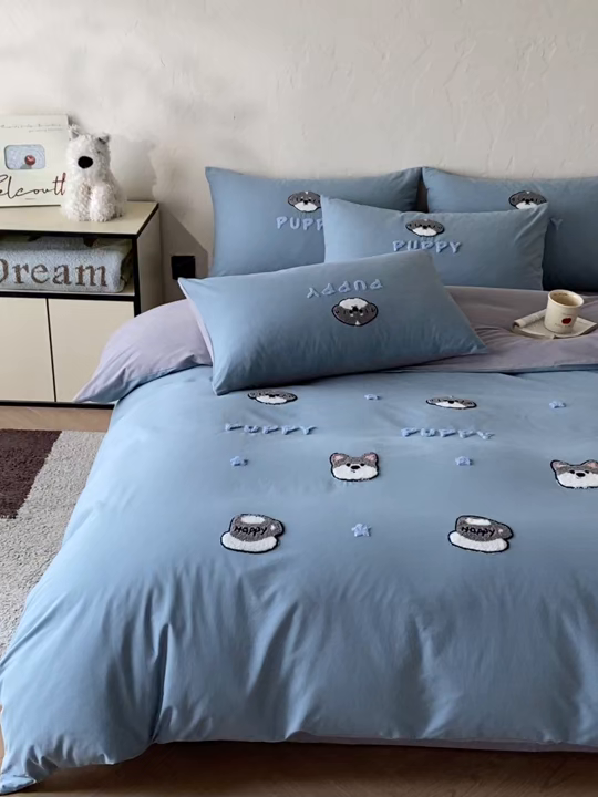 91家纺网 家纺一手货源 找家纺 拼社家纺 2026新款A类母婴级全棉纯棉水洗棉四件套毛巾绣纯棉四件套床上用品提供买家秀 甜心小狗-蓝灰