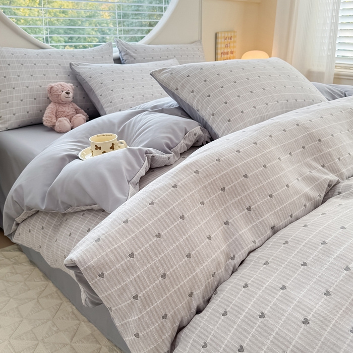 91家纺网 家纺一手货源 找家纺 爱多多家居 2026新款双层纱针织棉印花四件套 爱心灰