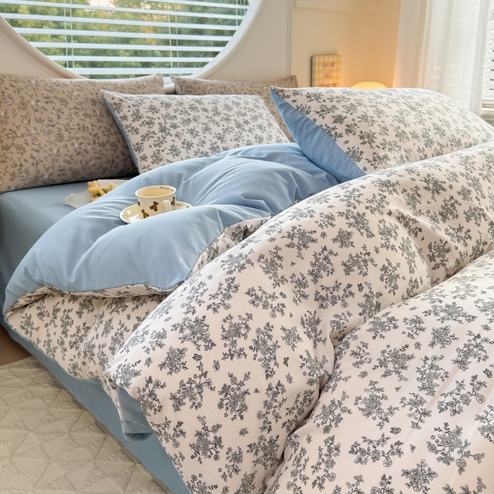 91家纺网 家纺一手货源 找家纺 爱多多家居 2026新款双层纱针织棉印花四件套 花丛灰