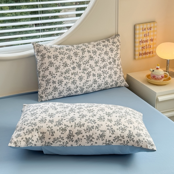 91家纺网 家纺一手货源 找家纺 爱多多家居 2026新款双层纱针织棉印花四件套 花丛灰