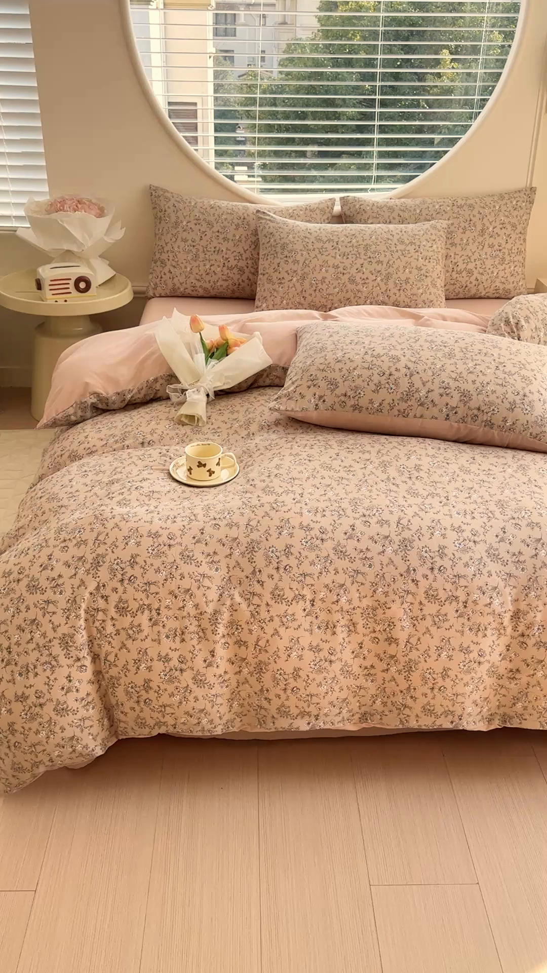 91家纺网 家纺一手货源 找家纺 爱多多家居 2026新款双层纱针织棉印花四件套 花丛咖