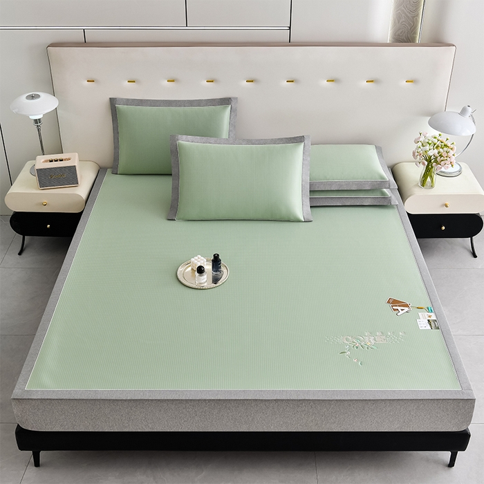 91家纺网 家纺一手货源 找家纺 小牛席业 2026新款花漾芯语绣花凉感冰丝席系列凉席藤席冰藤席冰丝席草席竹席乳胶席凉感豆豆席 绿色