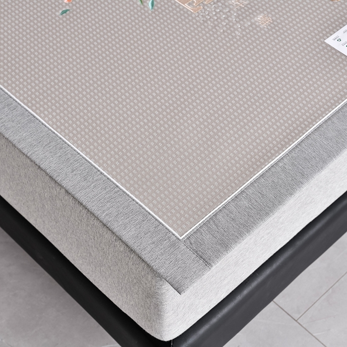 91家纺网 家纺一手货源 找家纺 小牛席业 2026新款花漾芯语绣花凉感冰丝席系列凉席藤席冰藤席冰丝席草席竹席乳胶席凉感豆豆席 香槟