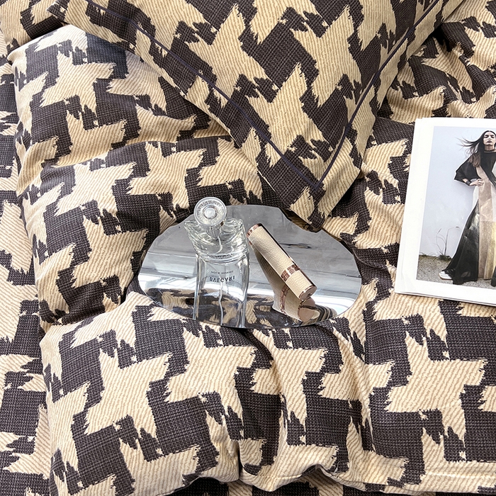 91家纺网 家纺一手货源 找家纺 塞纳 2026新款铂金暖绒加厚磨毛四件套 菱格-咖