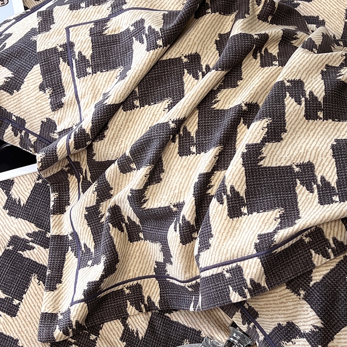 91家纺网 家纺一手货源 找家纺 塞纳 2026新款铂金暖绒加厚磨毛四件套 菱格-咖