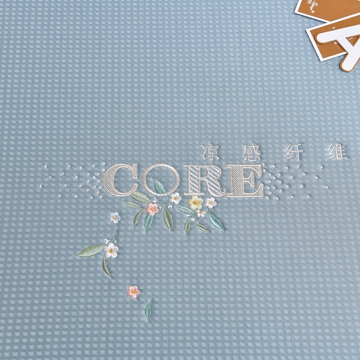 91家纺网 家纺一手货源 找家纺 （总）小牛席业 2026新款花漾芯语绣花凉感冰丝席系列（床笠款）凉席藤席冰藤席冰丝席草席竹席乳胶席凉感豆豆席