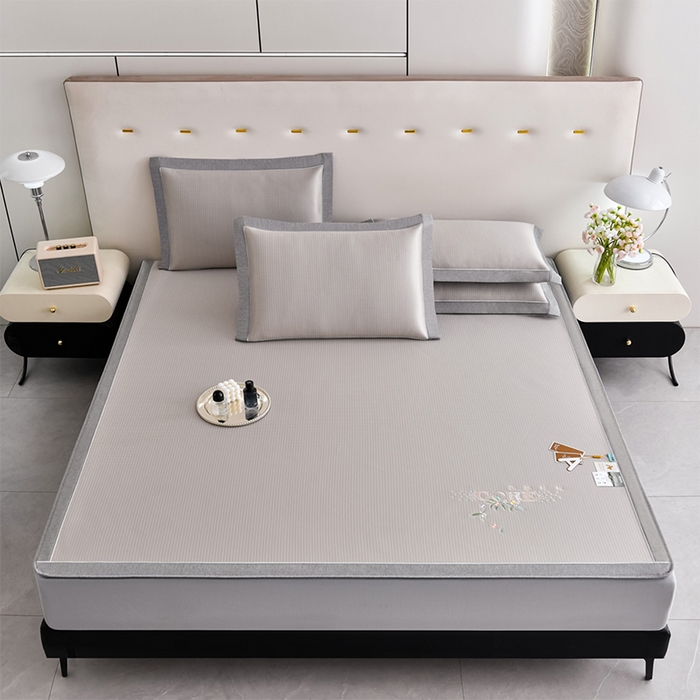 91家纺网 家纺一手货源 找家纺 小牛席业 2026新款花漾芯语绣花凉感冰丝席系列（床笠款）凉席藤席冰藤席冰丝席草席竹席乳胶席凉感豆豆席 香槟