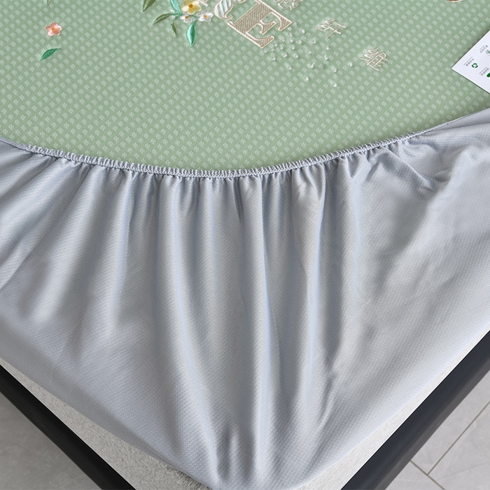 91家纺网 家纺一手货源 找家纺 小牛席业 2026新款花漾芯语绣花凉感冰丝席系列（床笠款）凉席藤席冰藤席冰丝席草席竹席乳胶席凉感豆豆席 绿色