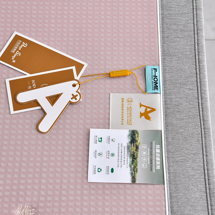 91家纺网 家纺一手货源 找家纺 小牛席业 2026新款花漾芯语绣花凉感冰丝席系列（床笠款）凉席藤席冰藤席冰丝席草席竹席乳胶席凉感豆豆席 粉色