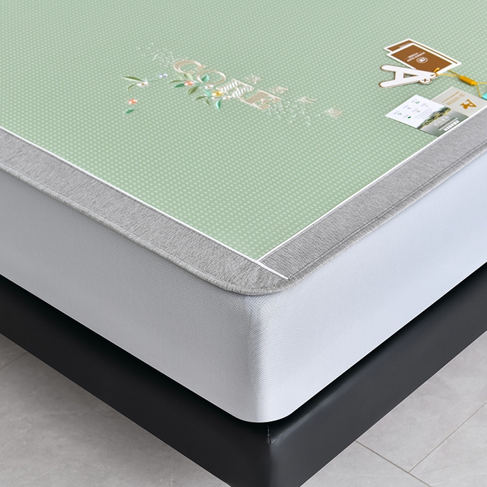 91家纺网 家纺一手货源 找家纺 小牛席业 2026新款花漾芯语绣花凉感冰丝席系列（床笠款）凉席藤席冰藤席冰丝席草席竹席乳胶席凉感豆豆席 绿色