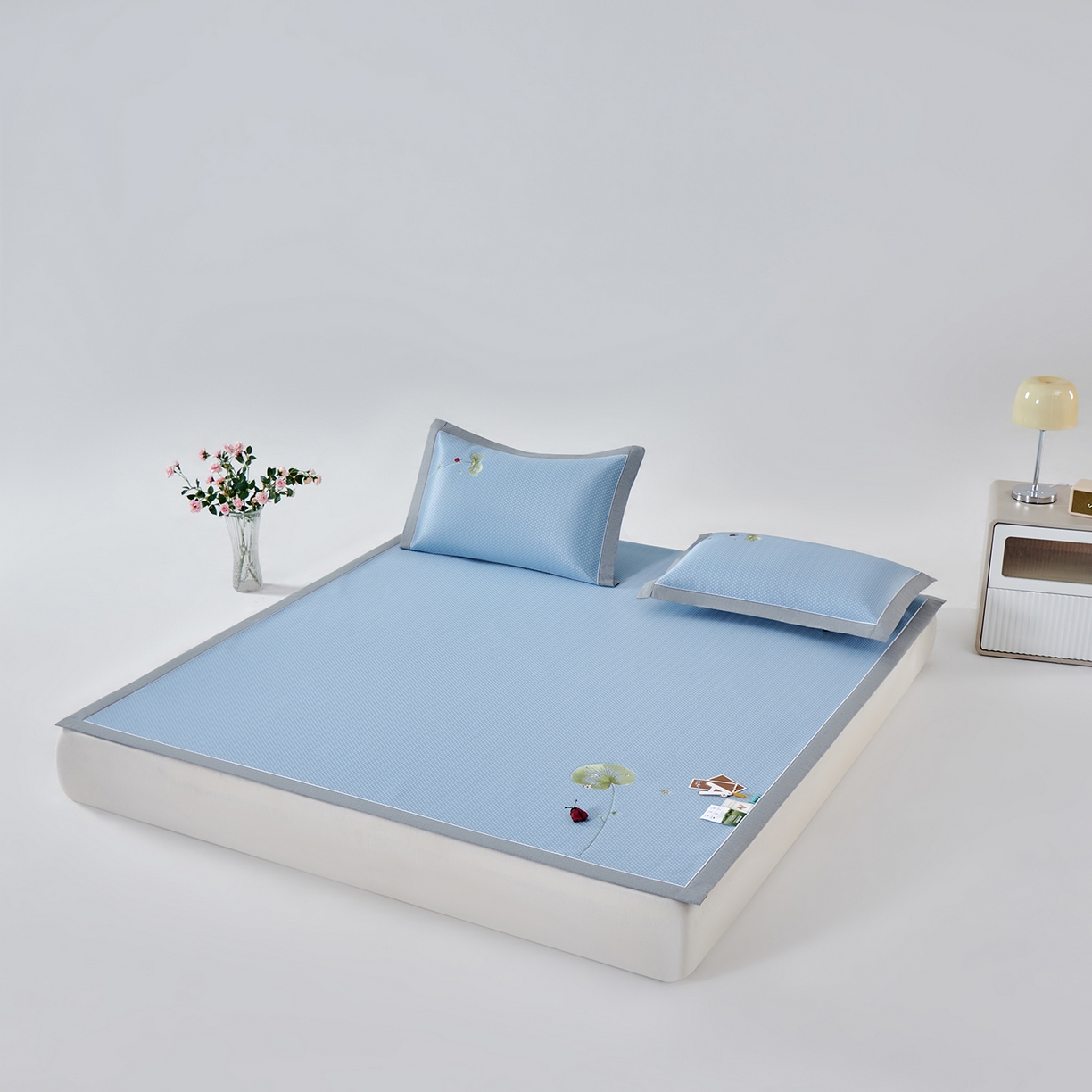 91家纺网 家纺一手货源 找家纺 小牛席业 2026新款满天星-夏日荷塘冰丝席凉席藤席草席竹席乳胶席凉感豆豆席 蓝色