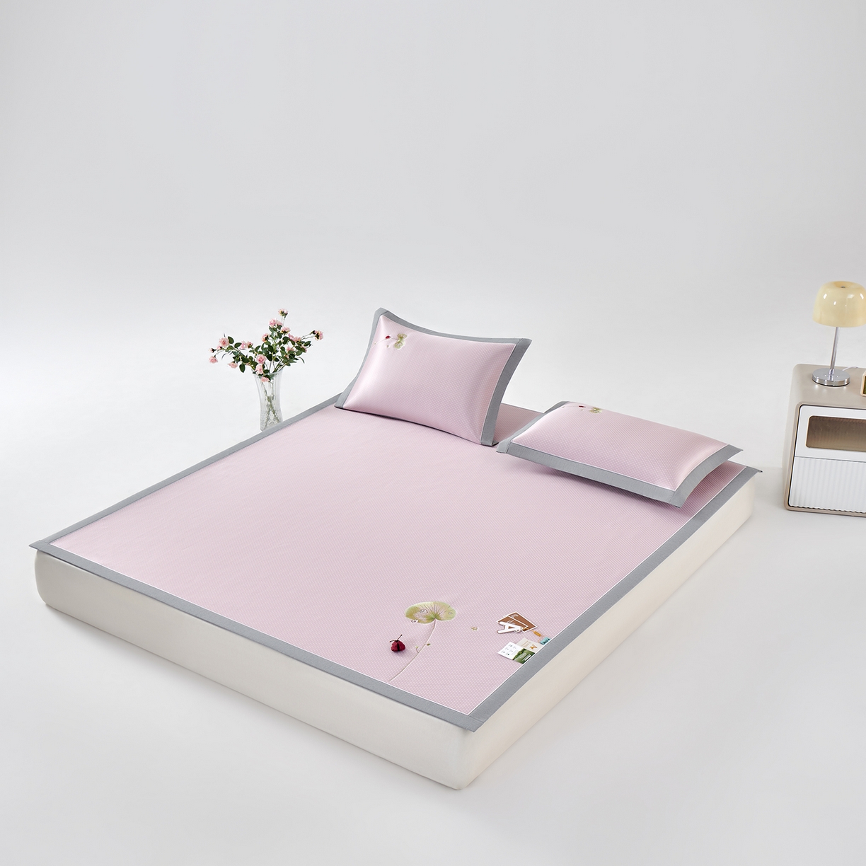 91家纺网 家纺一手货源 找家纺 小牛席业 2026新款满天星-夏日荷塘冰丝席凉席藤席草席竹席乳胶席凉感豆豆席 粉色